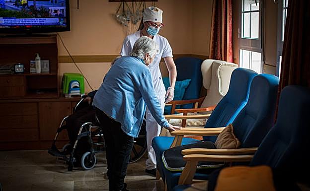 Deberán volver a las residencias: la Junta amplió 60 días el plazo para ausentarse de los centros