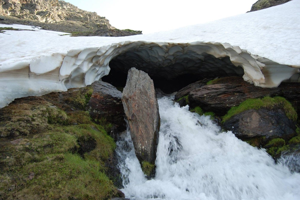 La asociación 'Amigos de Sierra Nevada' ha captado el deshielo del parque natural en los siguientes enclaves: laguna de Aguas Verdes, lagunillos del Púlpito, lagunillos de la Virgen y de la Ermita, Laguna-embalse de las Yeguas y Chorreras Negras