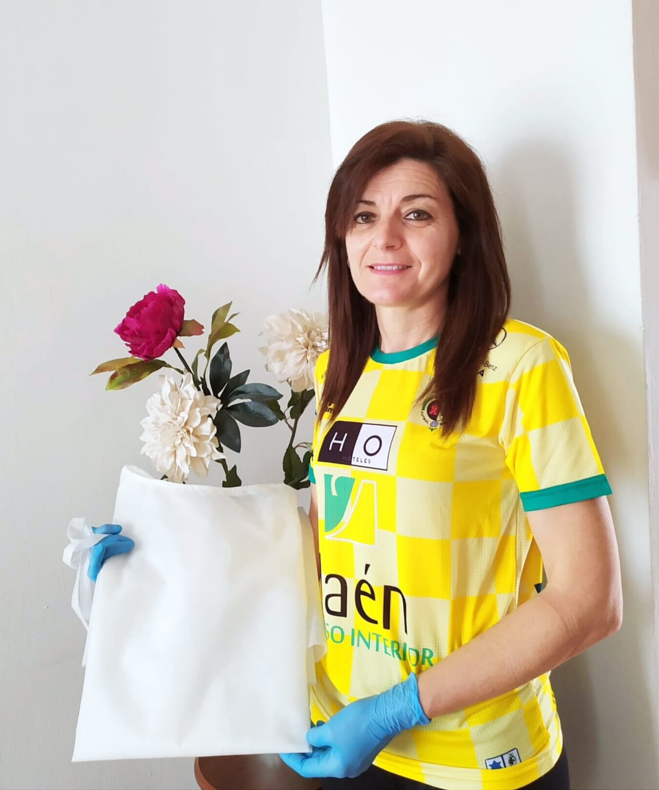 Cientos de mujeres de la provincia han aportado su granito para ayudar en la crisis sanitaria