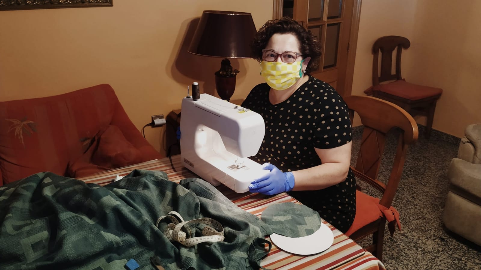 Cientos de mujeres de la provincia han aportado su granito para ayudar en la crisis sanitaria