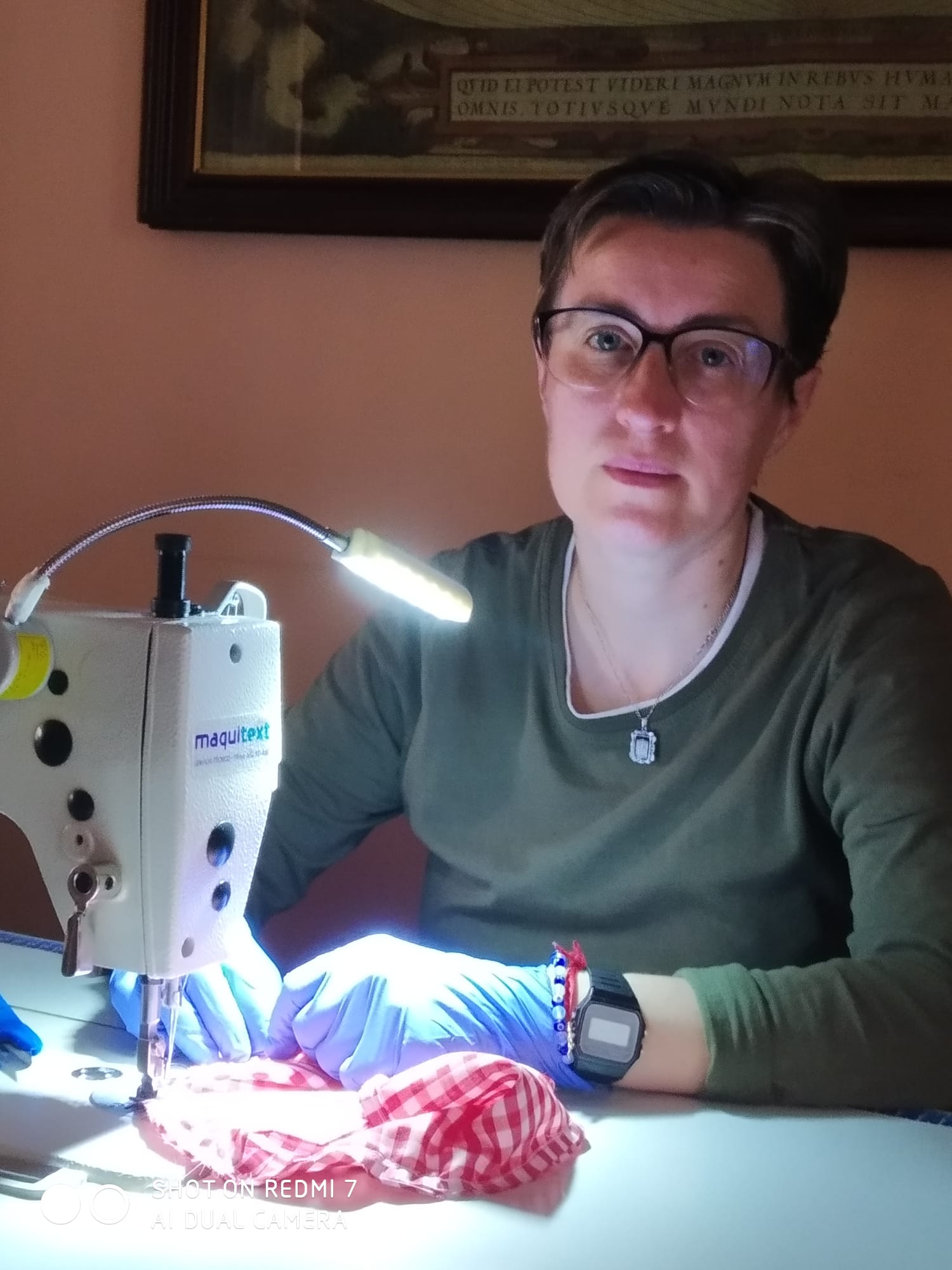 Cientos de mujeres de la provincia han aportado su granito para ayudar en la crisis sanitaria