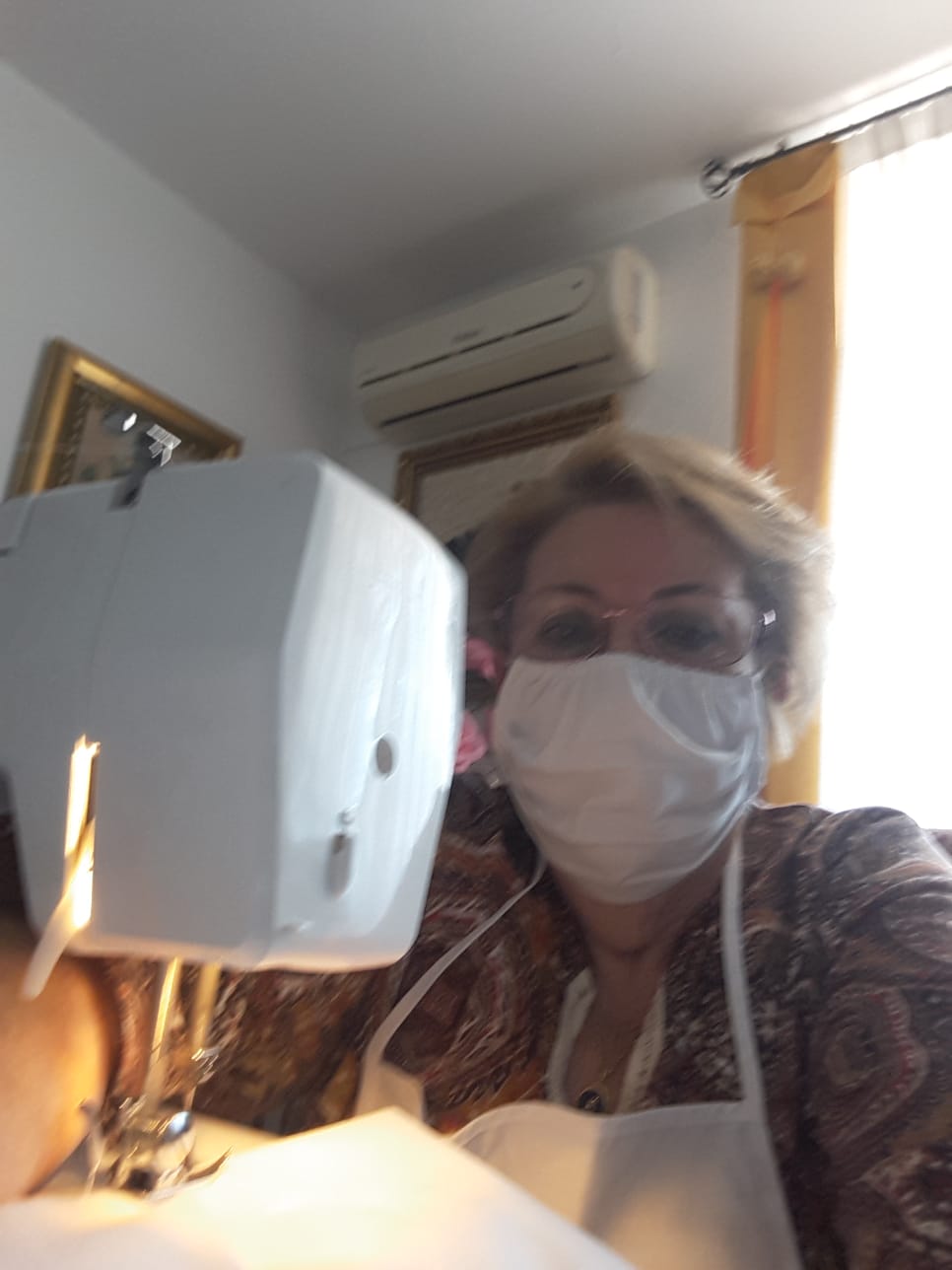 Cientos de mujeres de la provincia han aportado su granito para ayudar en la crisis sanitaria