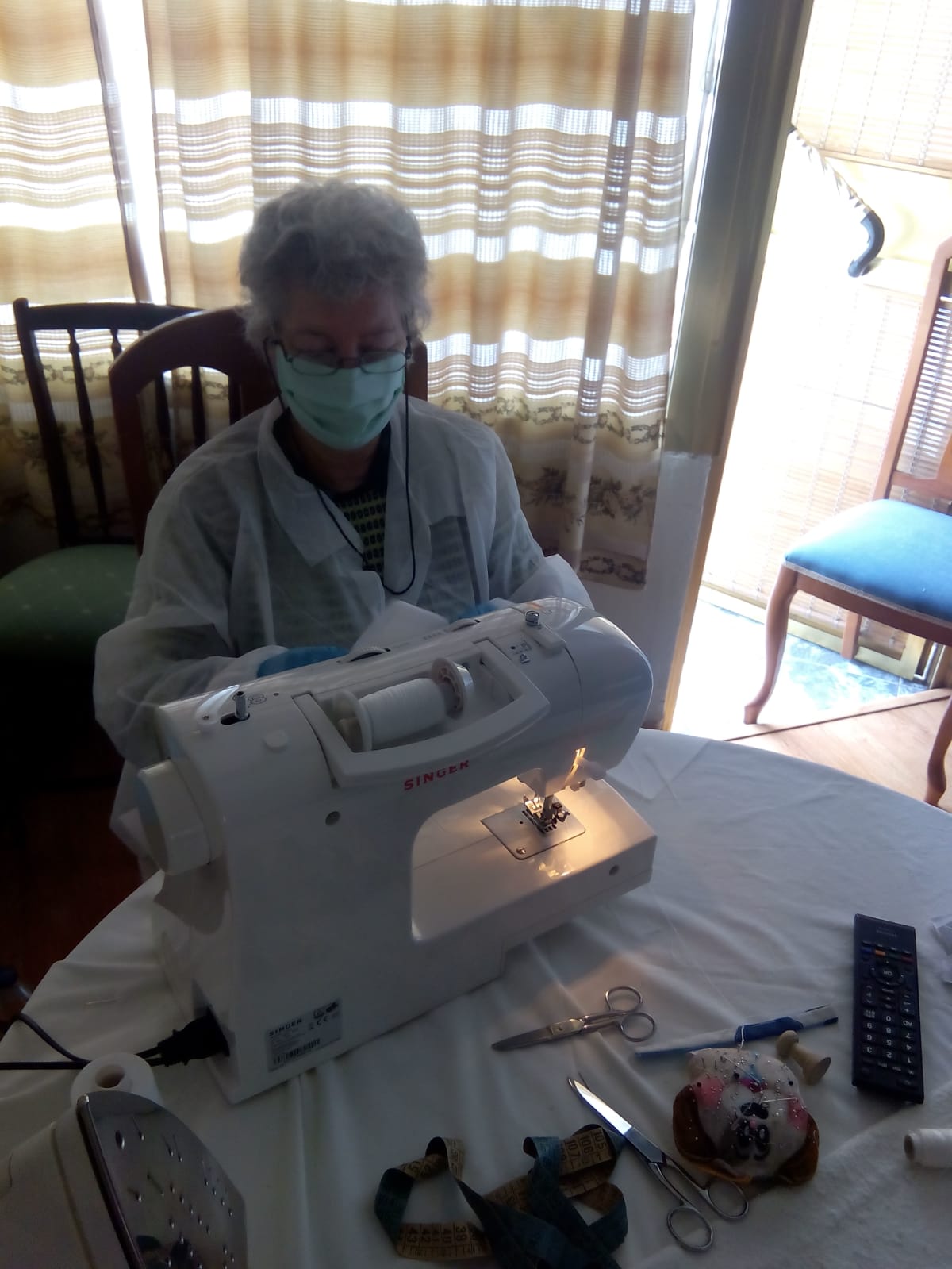 Cientos de mujeres de la provincia han aportado su granito para ayudar en la crisis sanitaria