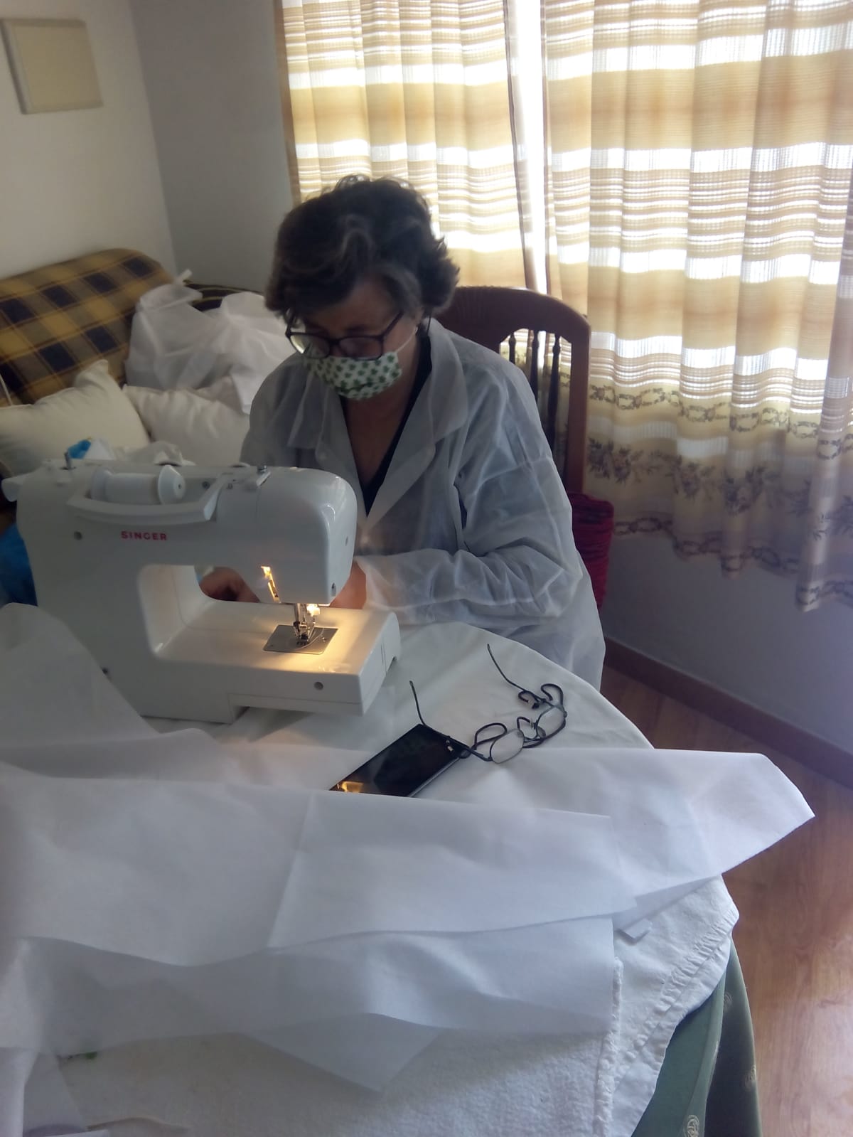 Cientos de mujeres de la provincia han aportado su granito para ayudar en la crisis sanitaria