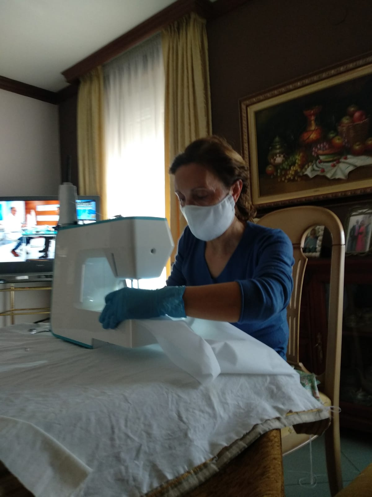 Cientos de mujeres de la provincia han aportado su granito para ayudar en la crisis sanitaria