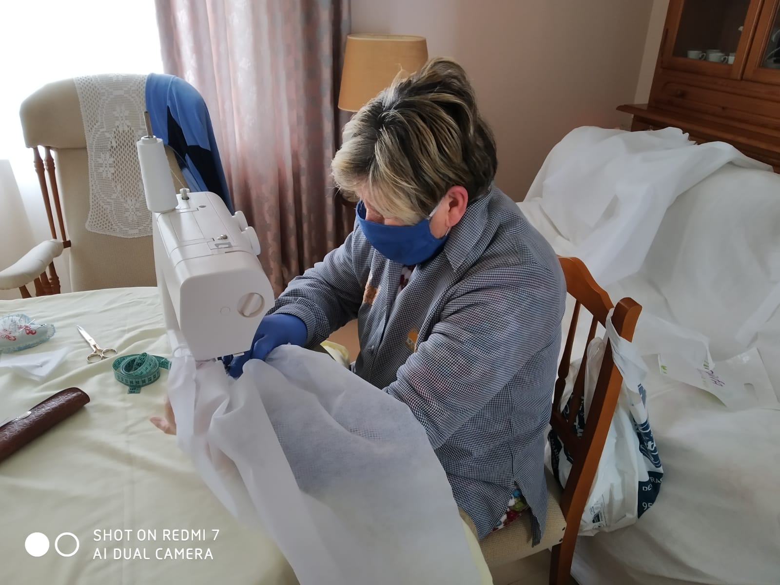 Cientos de mujeres de la provincia han aportado su granito para ayudar en la crisis sanitaria