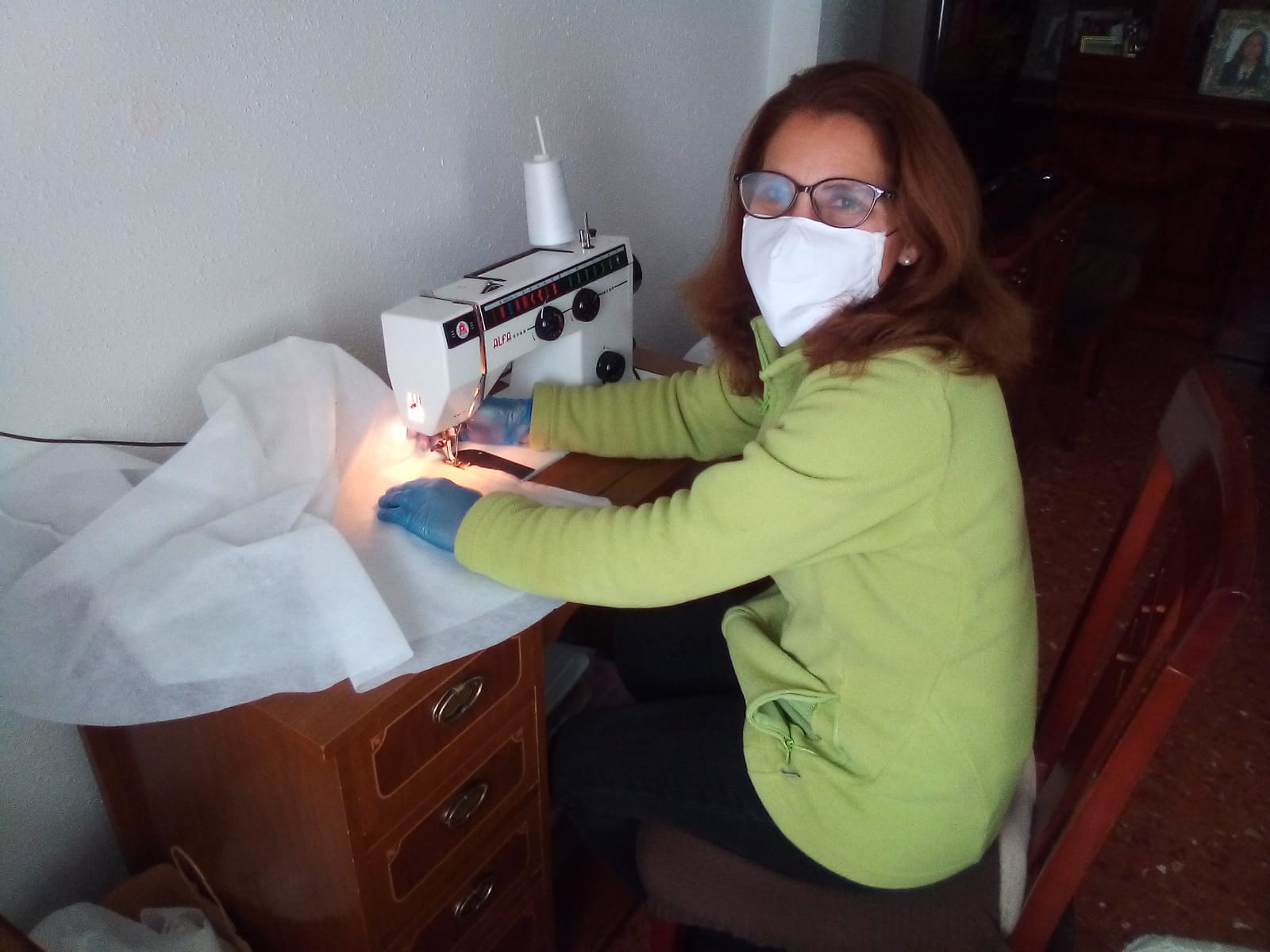 Cientos de mujeres de la provincia han aportado su granito para ayudar en la crisis sanitaria