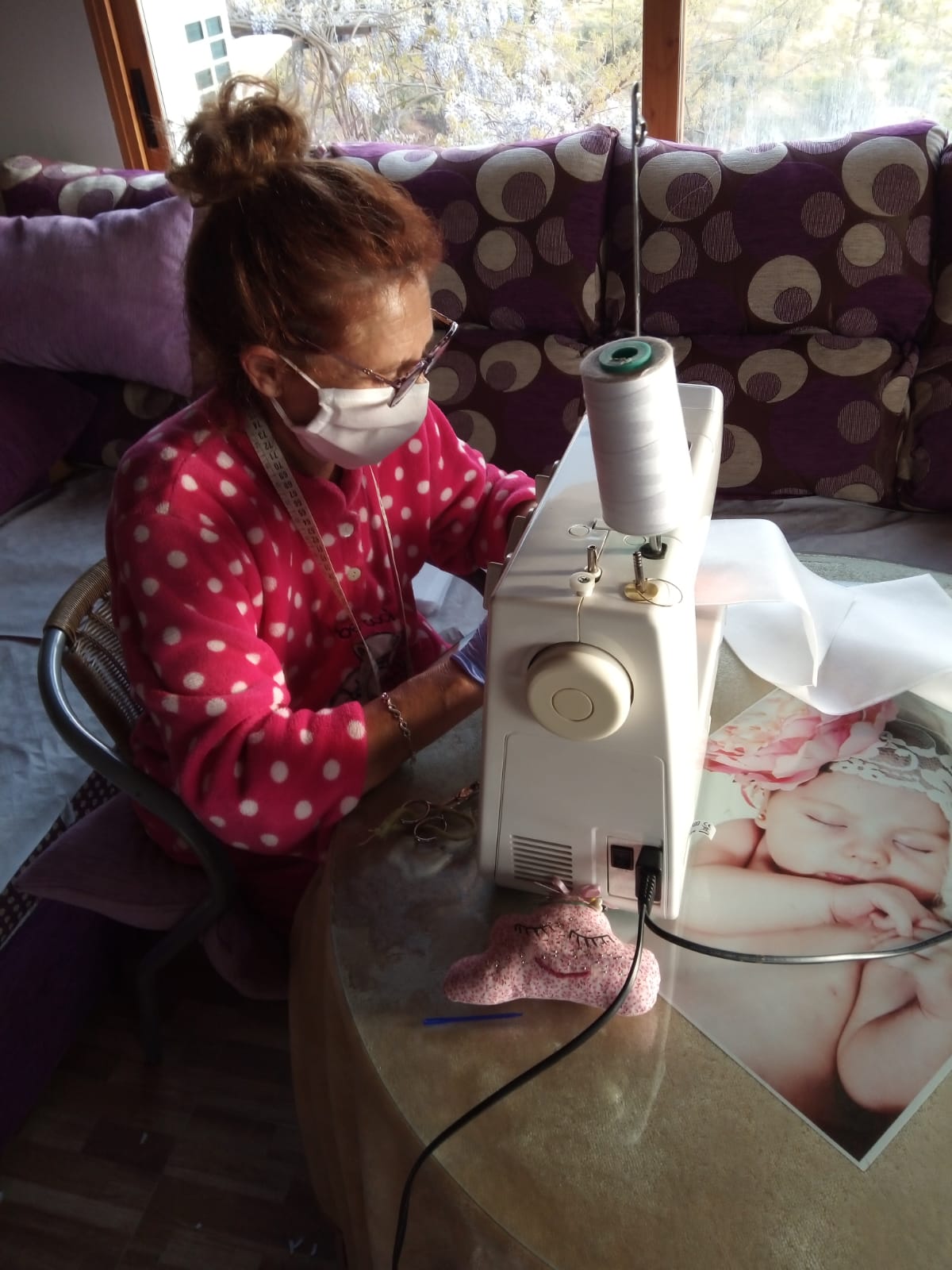 Cientos de mujeres de la provincia han aportado su granito para ayudar en la crisis sanitaria