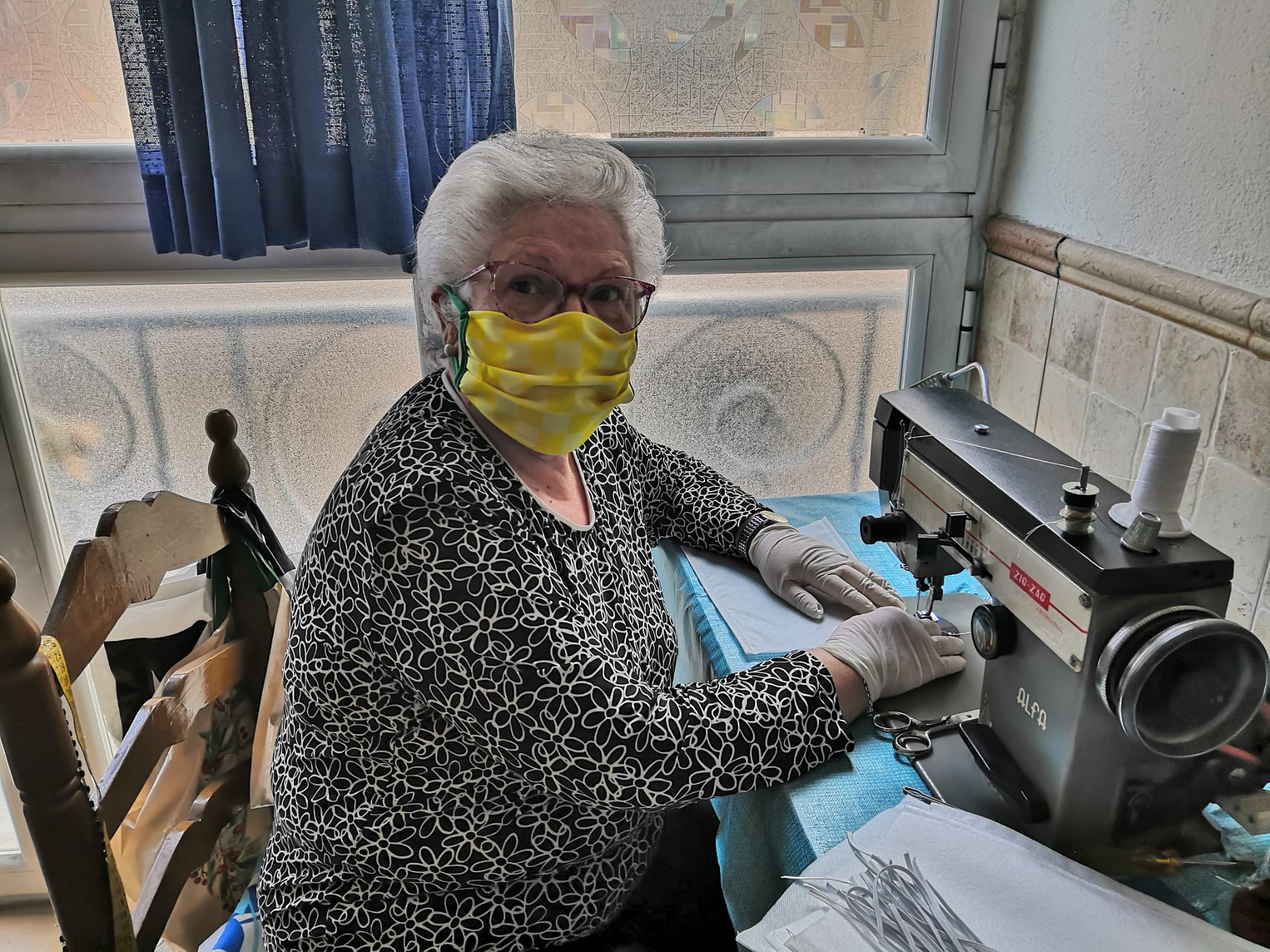 Cientos de mujeres de la provincia han aportado su granito para ayudar en la crisis sanitaria