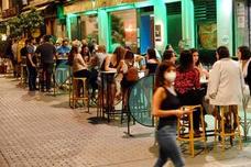 Los bares de la ciudad, repletos de clientes en sus terrazas