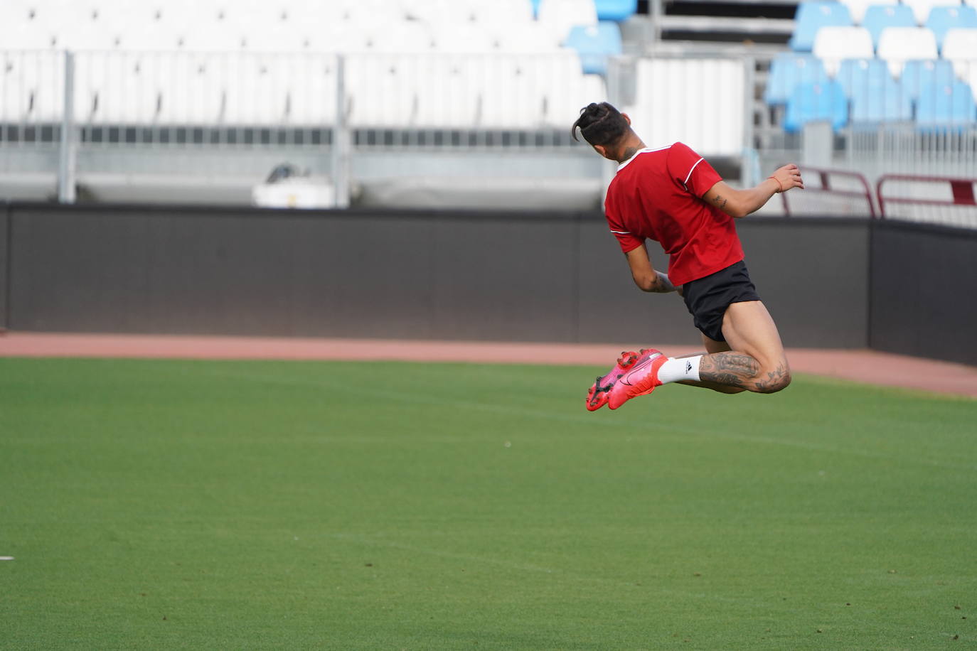 El equipo rojiblanco comienza a preparar el partido de la vuelta a la actividad con un grupo de 29 jugadores
