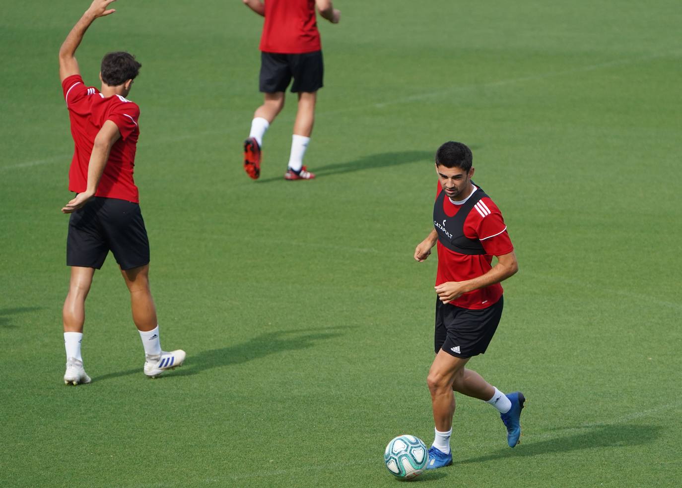 El equipo rojiblanco comienza a preparar el partido de la vuelta a la actividad con un grupo de 29 jugadores