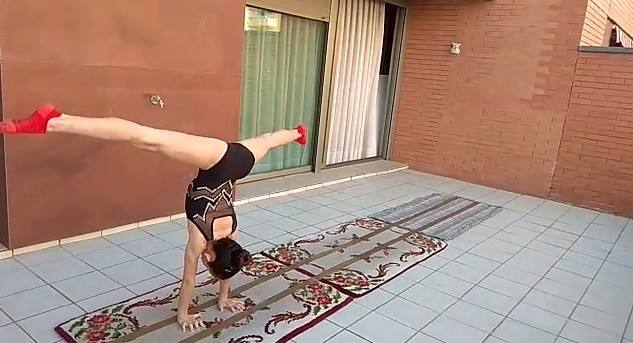 Una gimnasta del Stella Maris durante un ejercicio. 