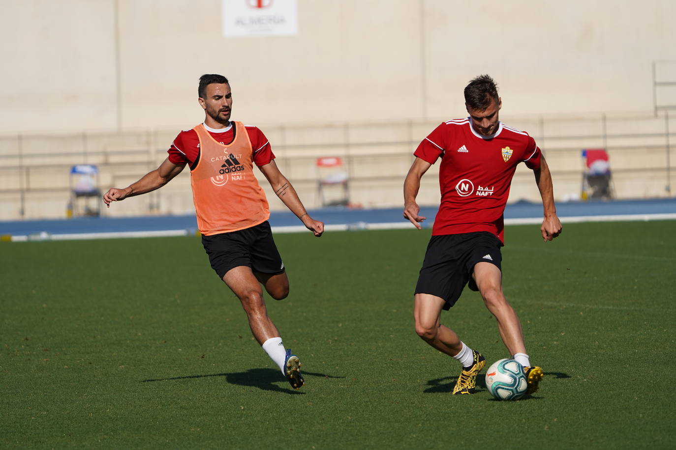 Fotos: El Almería prosigue sus entrenamientos