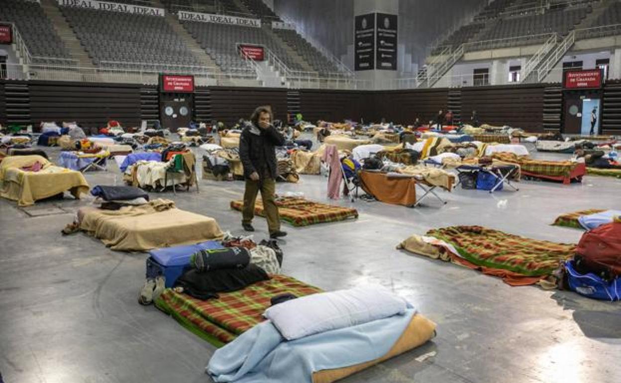 El centro de emergencia para personas sin hogar del Palacio de Deportes cerró este domingo.