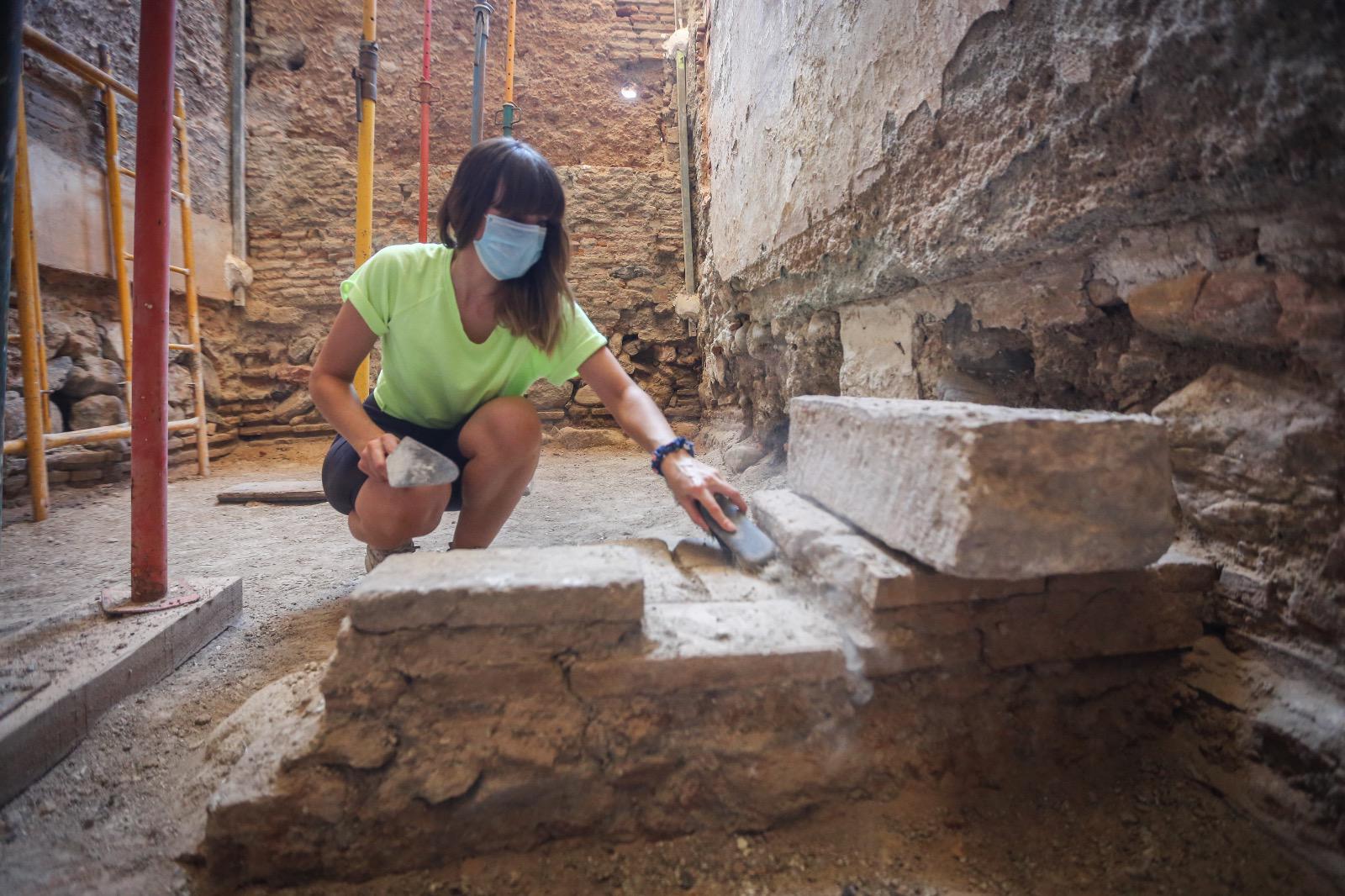 El Patronato de la Alhambra y el Generalife ha retomado este miércoles en Granada las obras de restauración del Maristán, el antiguo hospital nazarí del siglo XIV