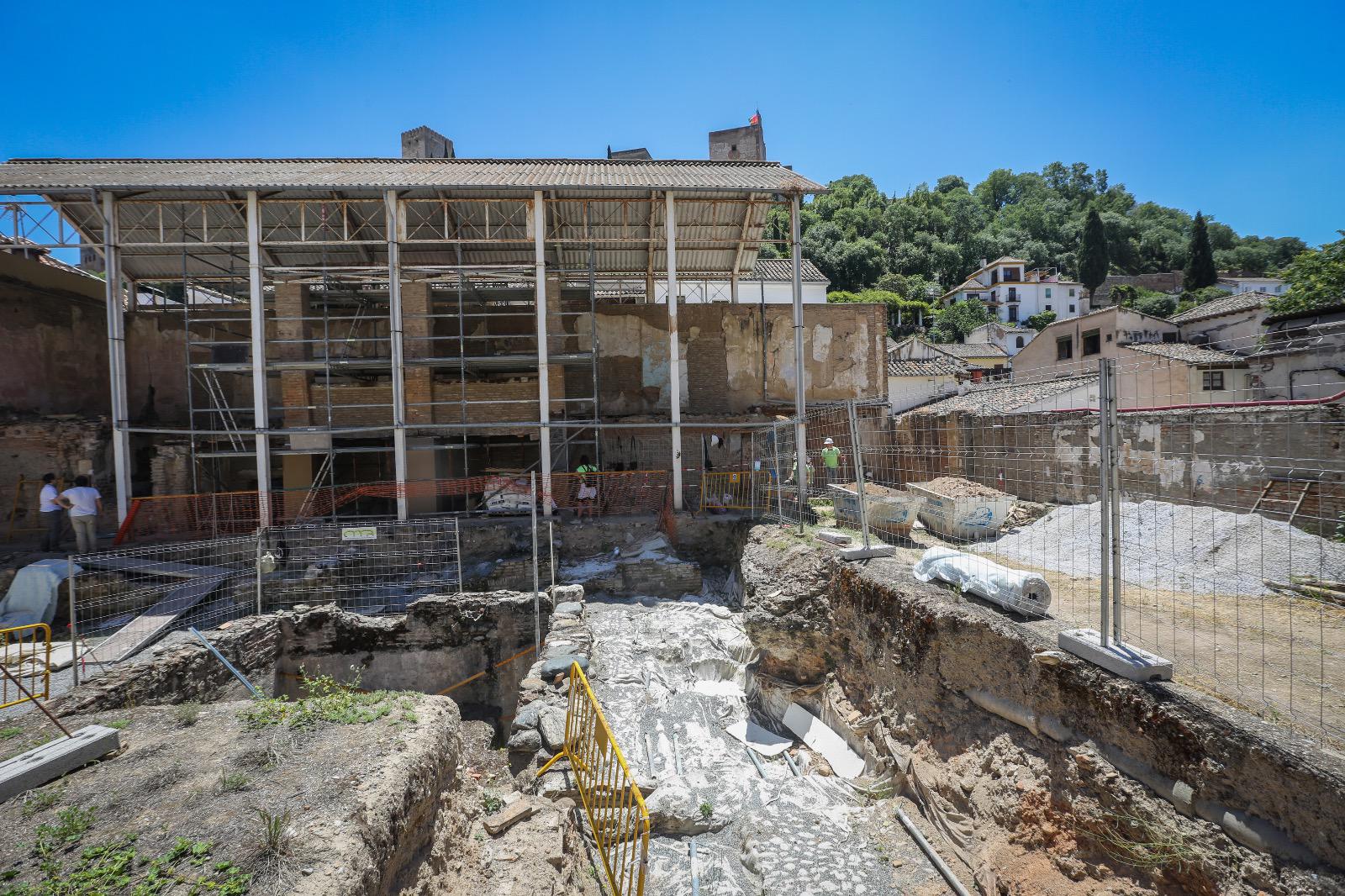 El Patronato de la Alhambra y el Generalife ha retomado este miércoles en Granada las obras de restauración del Maristán, el antiguo hospital nazarí del siglo XIV