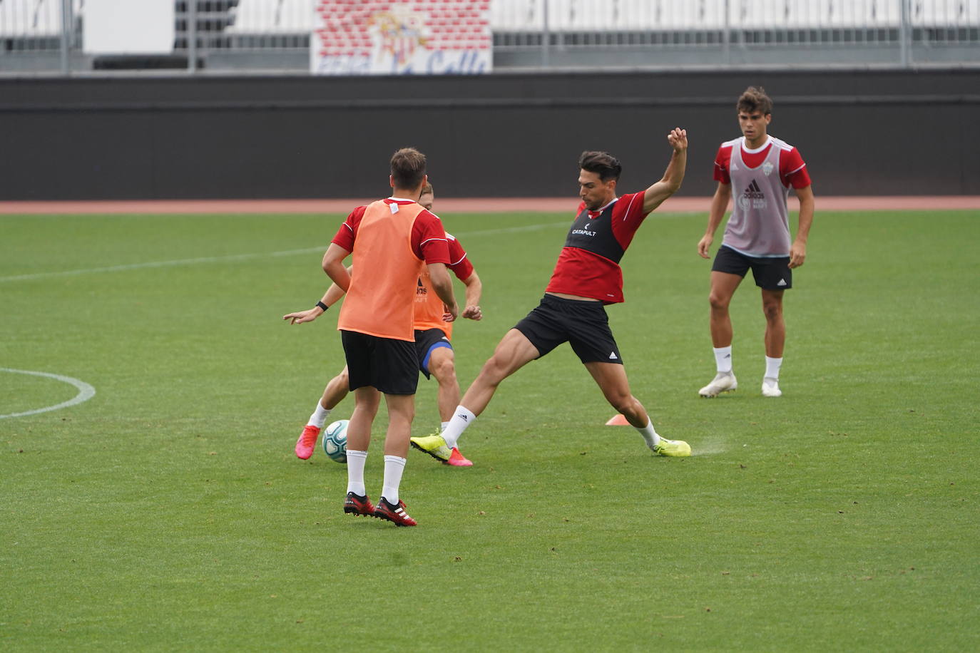 Fotos: El Almería juega un partidillo de entrenamiento