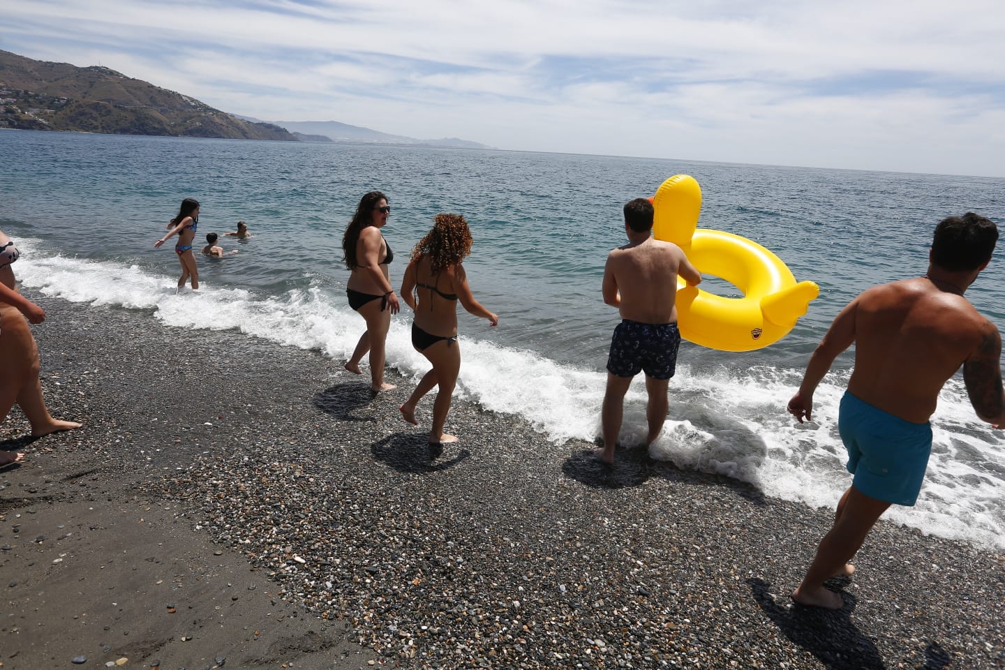 Es el primer sábado desde que se iniciara el estado de alarma en el que se permite el baño y tomar el sol