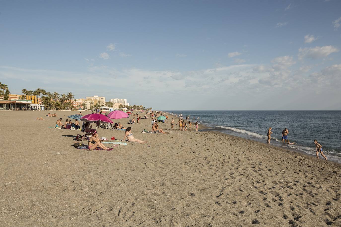 Es el primer sábado desde que se iniciara el estado de alarma en el que se permite el baño y tomar el sol