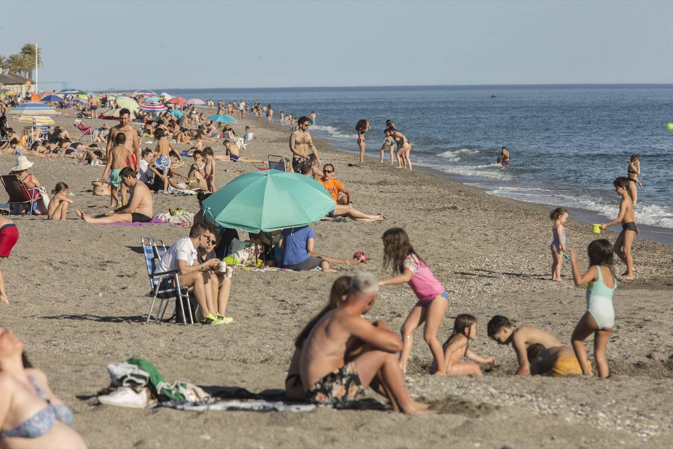 Es el primer sábado desde que se iniciara el estado de alarma en el que se permite el baño y tomar el sol