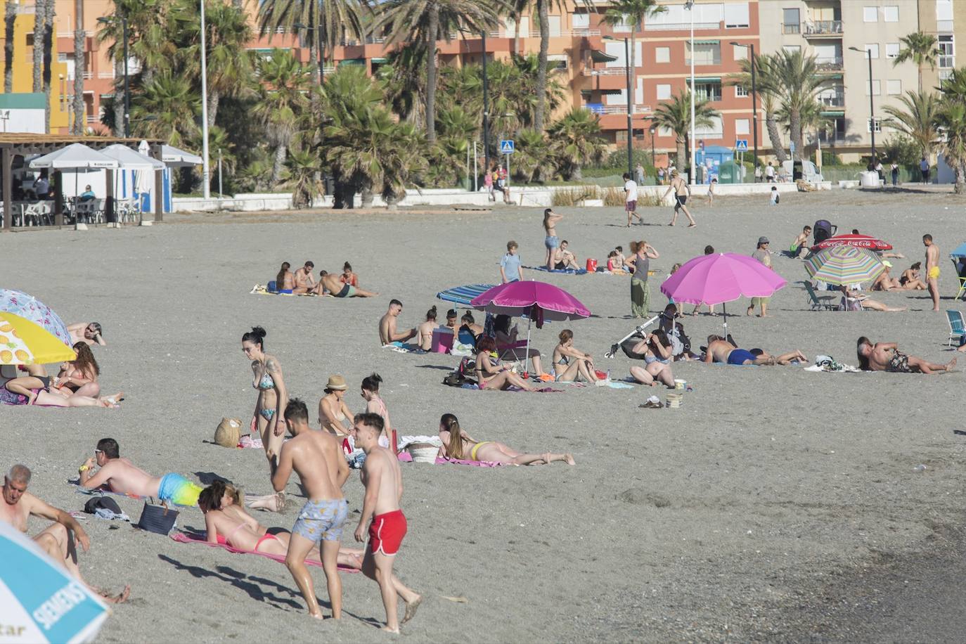 Es el primer sábado desde que se iniciara el estado de alarma en el que se permite el baño y tomar el sol