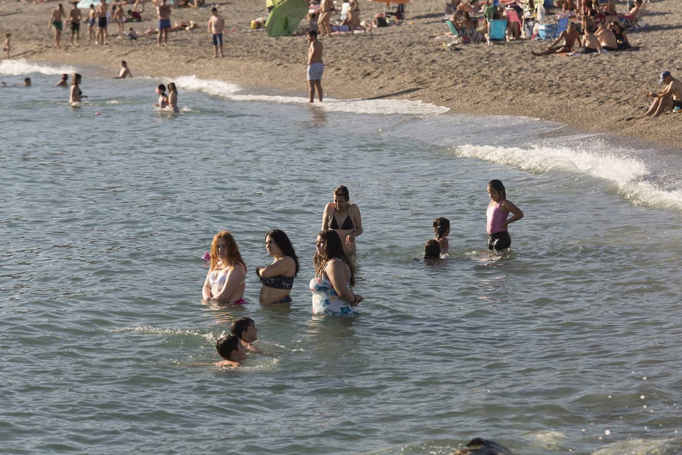 Es el primer sábado desde que se iniciara el estado de alarma en el que se permite el baño y tomar el sol