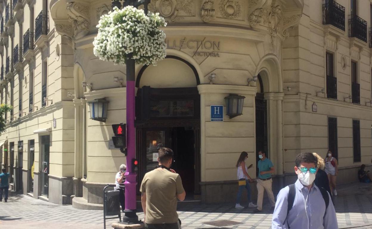 Solo el emblemático hotel NH Victoria abre sus puertas. 