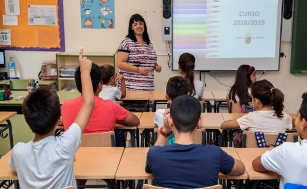 BOE de hoy | El Gobierno obliga a mantener la distancia de 1,5 metros entre alumnos a todos los centros educativos