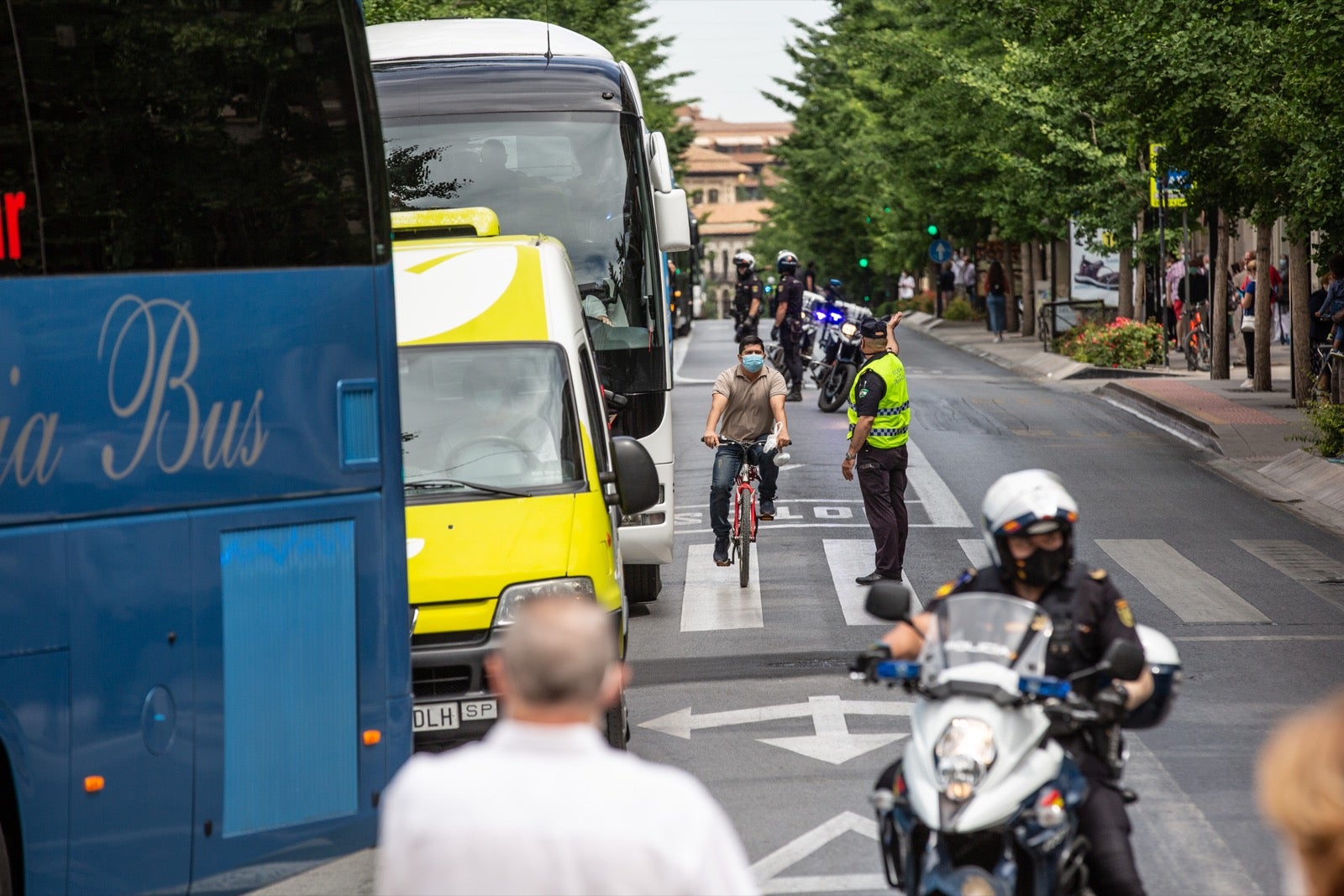 El colectivo de transporte discrecional, de colegios y turístico reclama atención del Gobierno y le exige medidas concretas para resolver su sutuación, paralizada por la crisis de la Covid-19