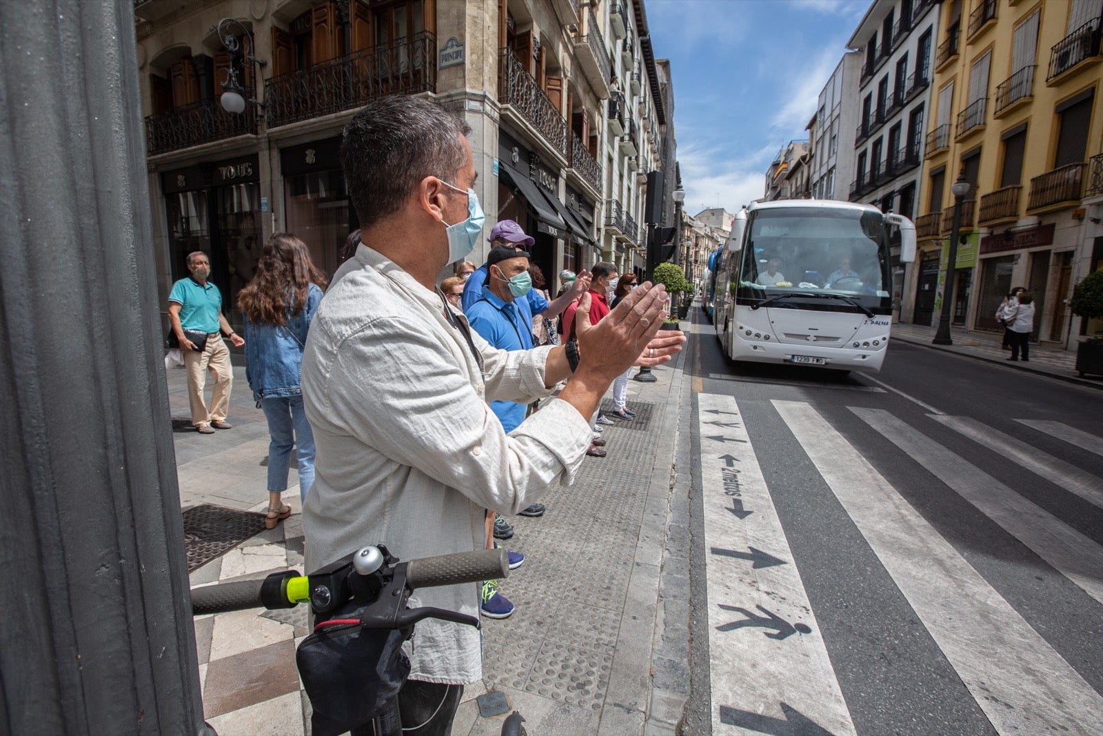 El colectivo de transporte discrecional, de colegios y turístico reclama atención del Gobierno y le exige medidas concretas para resolver su sutuación, paralizada por la crisis de la Covid-19
