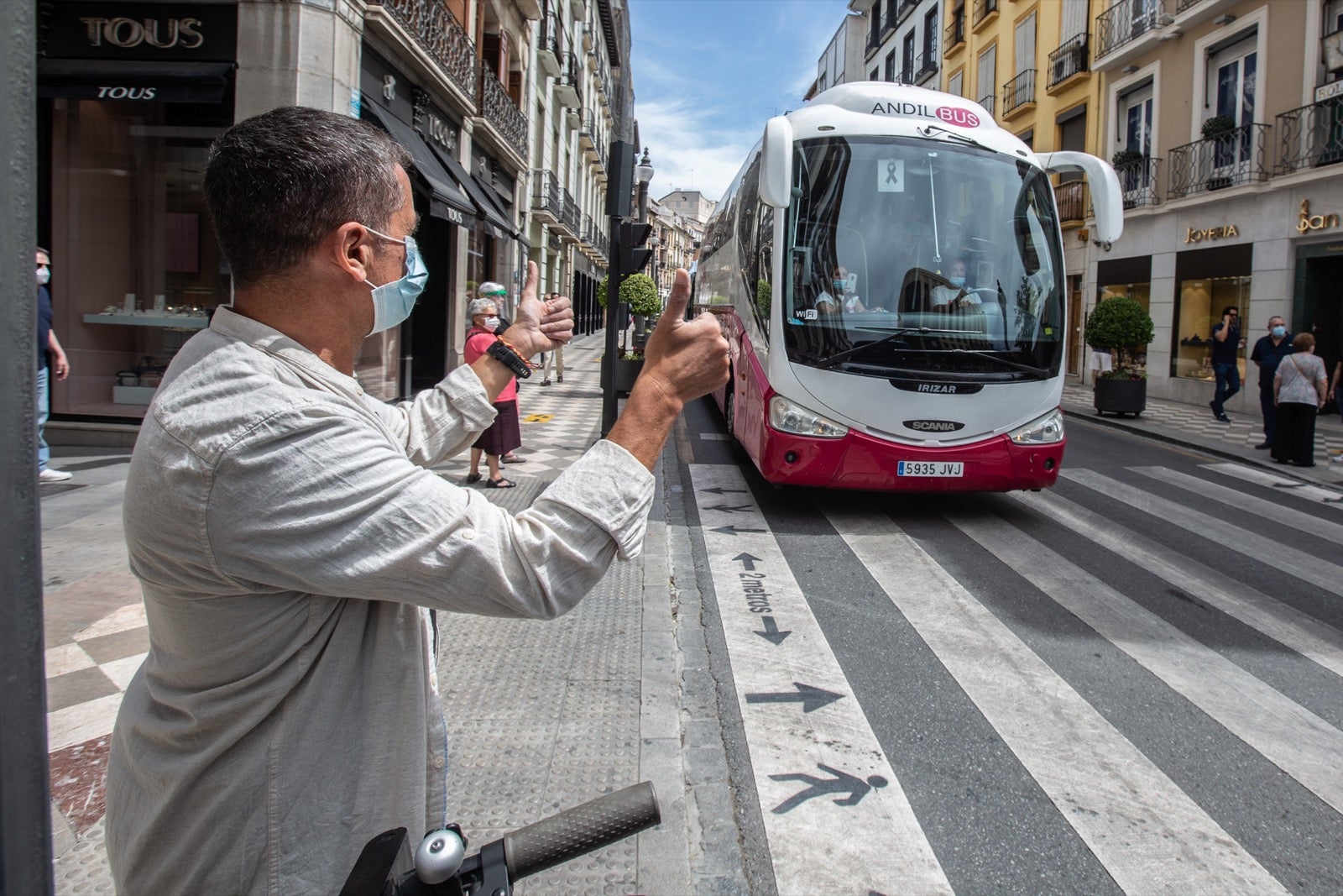 El colectivo de transporte discrecional, de colegios y turístico reclama atención del Gobierno y le exige medidas concretas para resolver su sutuación, paralizada por la crisis de la Covid-19