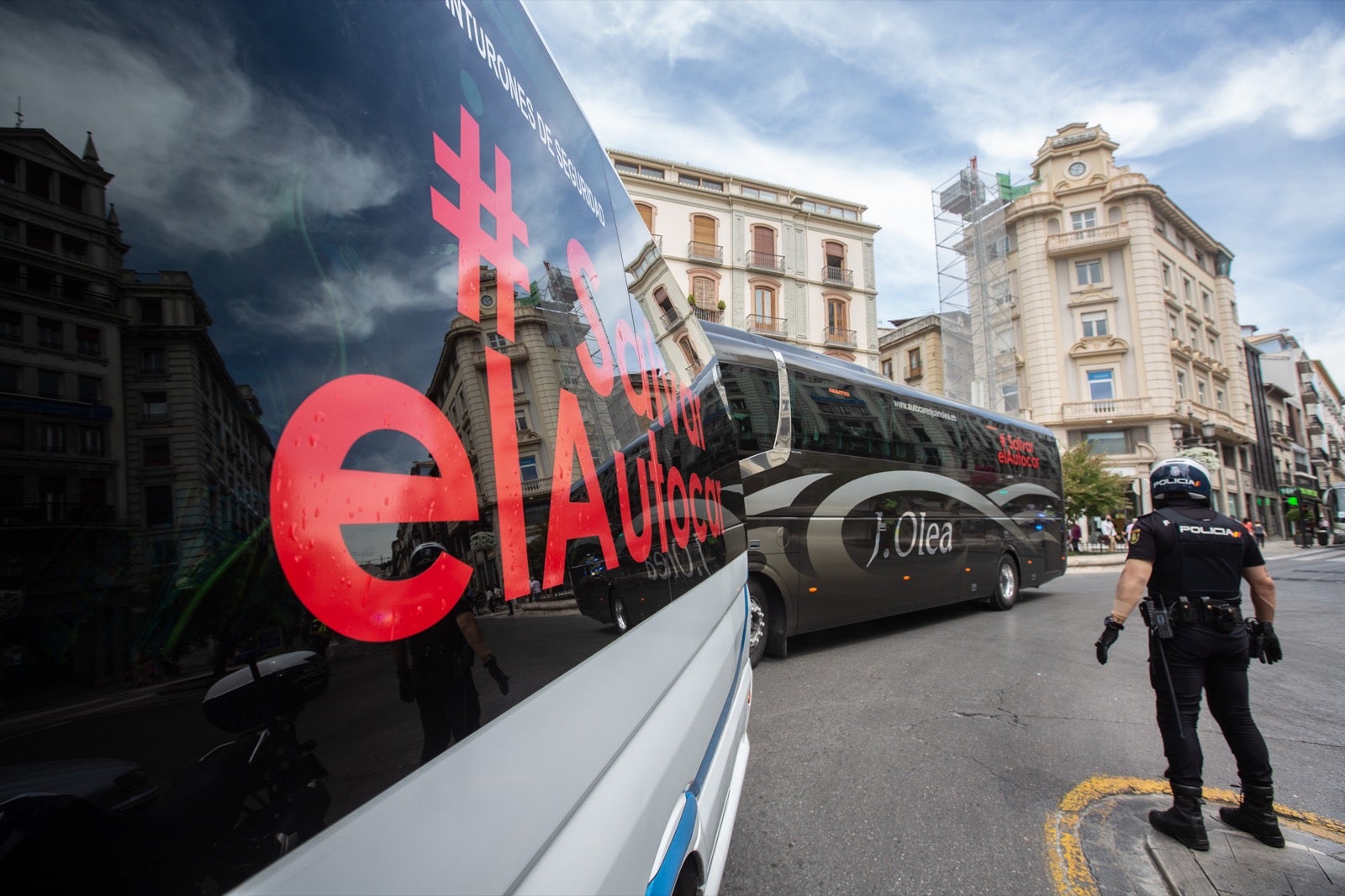 El colectivo de transporte discrecional, de colegios y turístico reclama atención del Gobierno y le exige medidas concretas para resolver su sutuación, paralizada por la crisis de la Covid-19