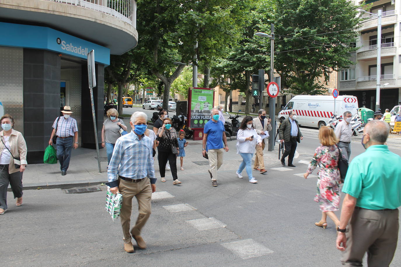 Paso de peatones junto a Paseo de la Estación en la capital. 