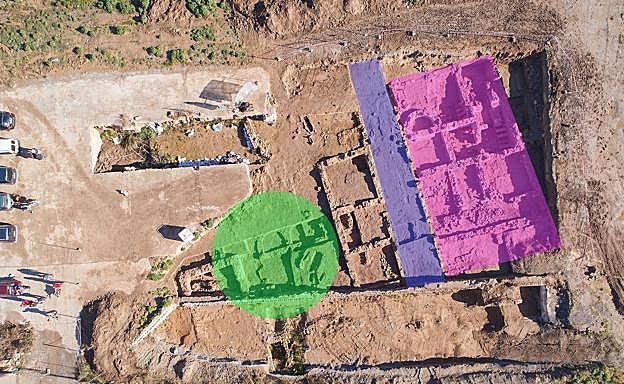 En verde, cementerio visigodo. En morado, calle. Y en rosa, termas.