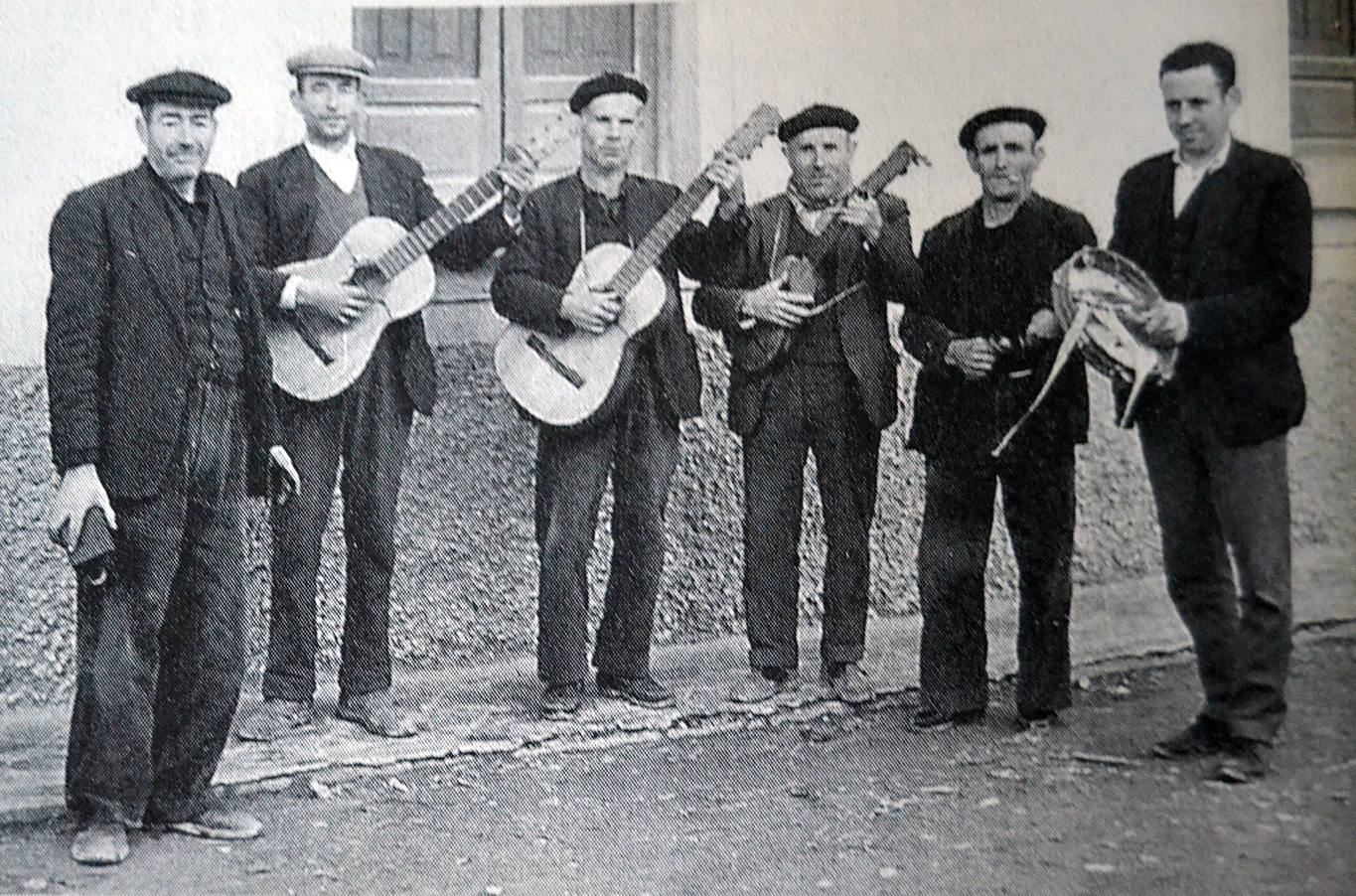 Cuadrilla de la Hermandad de las Ánimas.