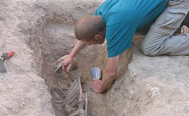 Sepultura en la Avenida de la Constitución.