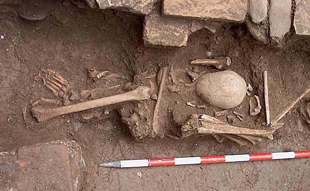 Detalle de enterramiento, de época nazarí.