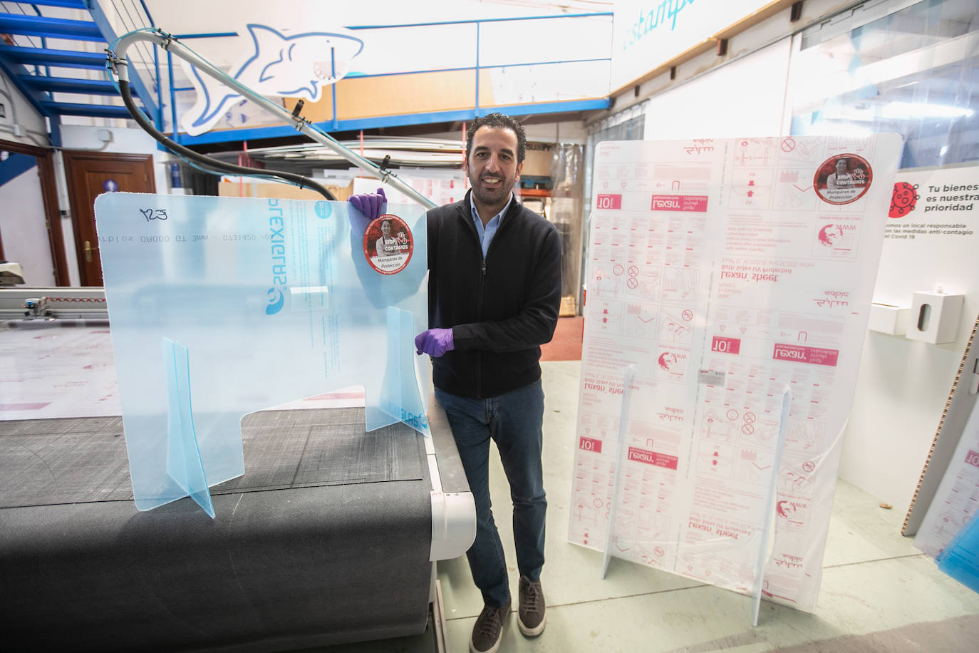 Melesio Peña ha reconvertido su empresa y ahora fabrica soluciones de protección contra el coronavirus. 