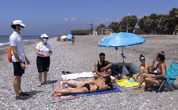 Los auxiliares de playa se han incorporado esta mañana.