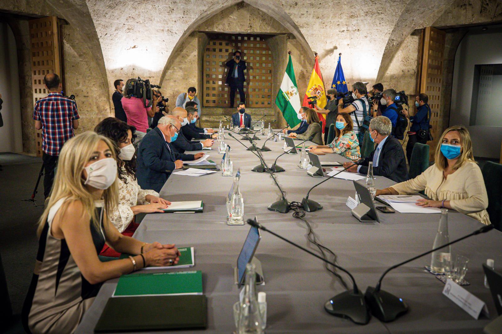 El Ejecutivo andaluz estrena la nueva normalidad en el monumento nazarí