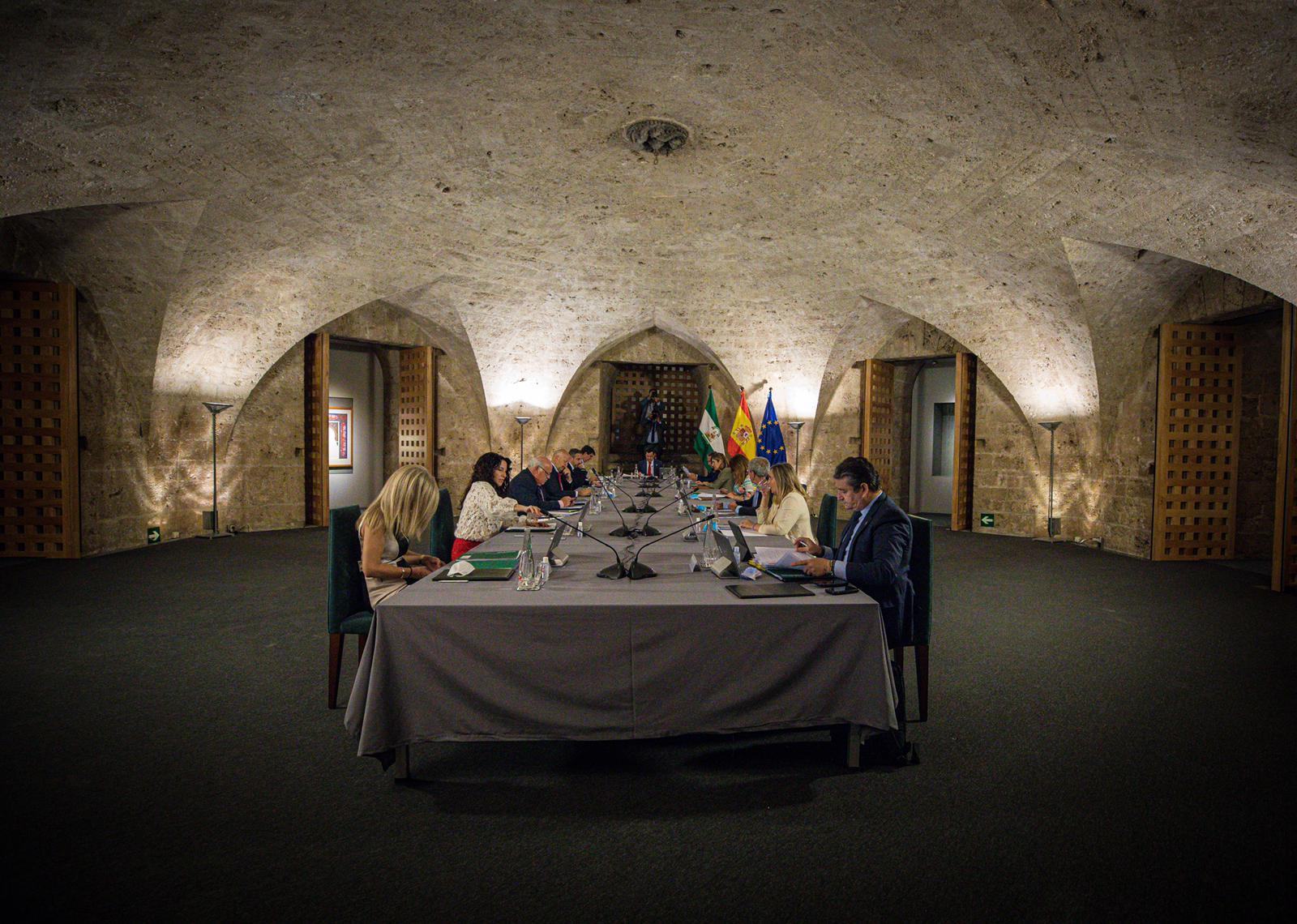 El Ejecutivo andaluz estrena la nueva normalidad en el monumento nazarí