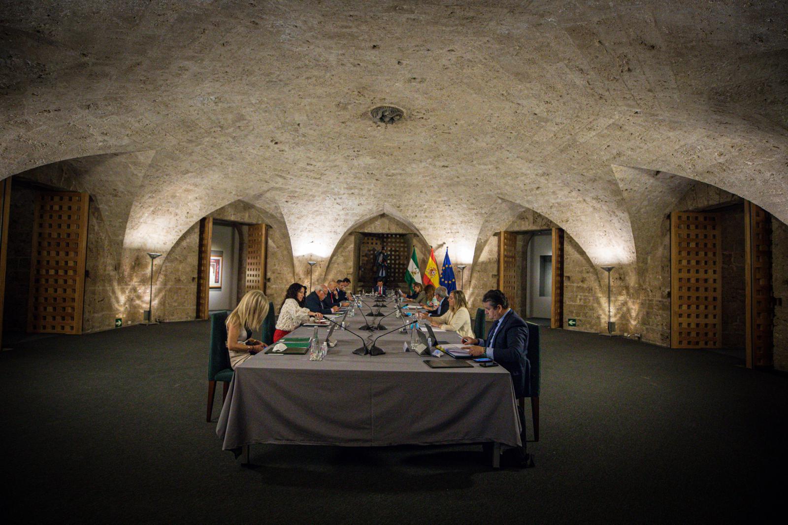 El Ejecutivo andaluz estrena la nueva normalidad en el monumento nazarí