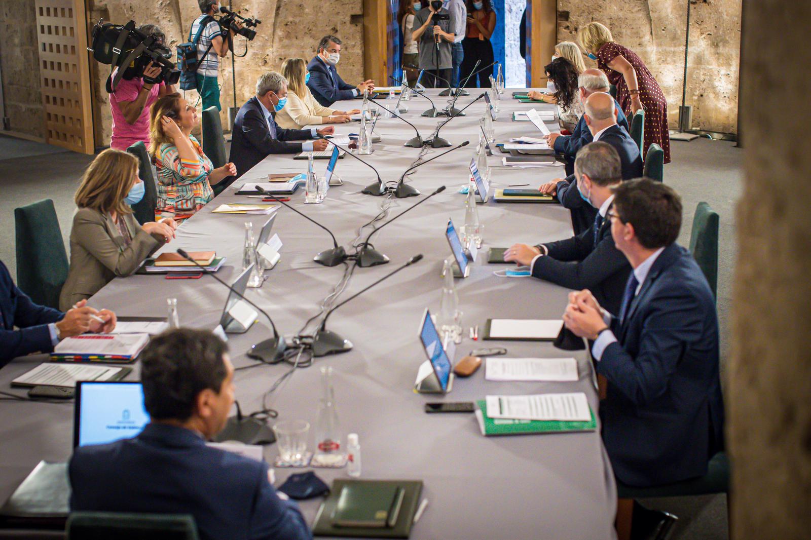 El Ejecutivo andaluz estrena la nueva normalidad en el monumento nazarí