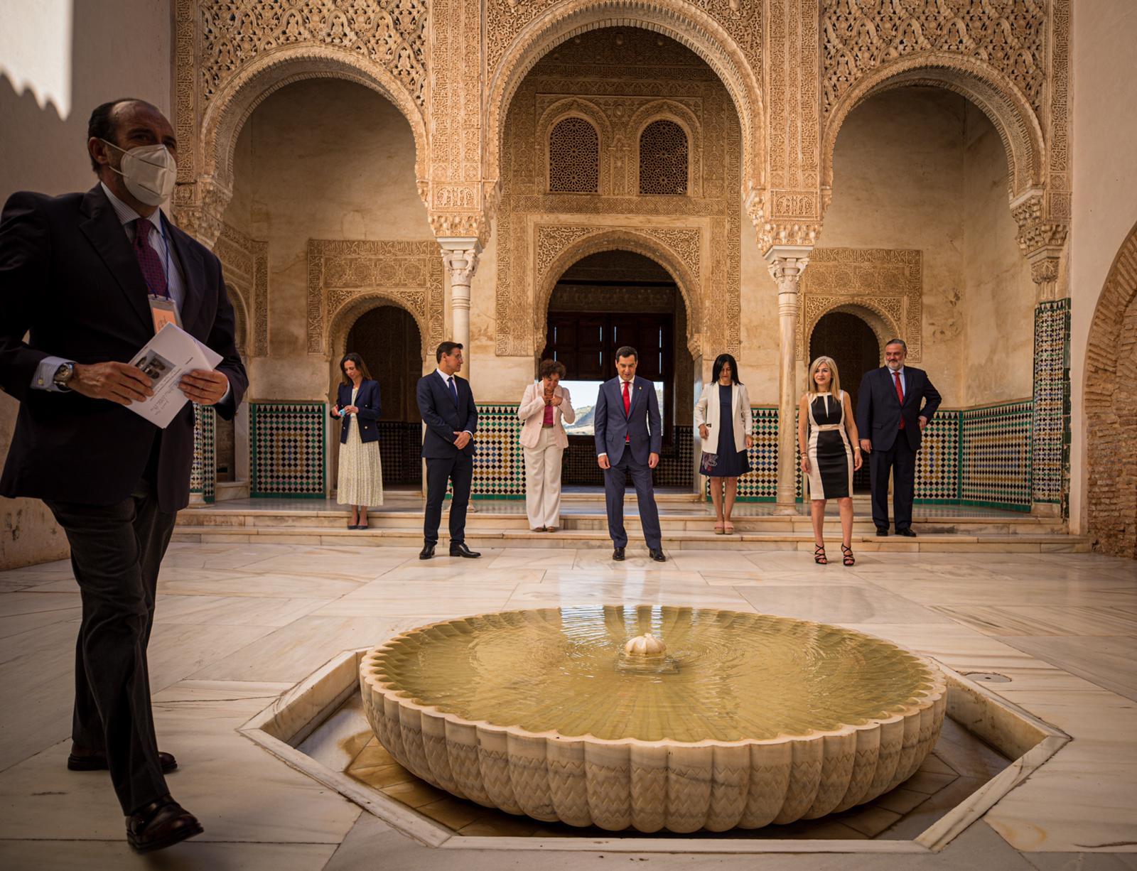 El Ejecutivo andaluz estrena la nueva normalidad en el monumento nazarí