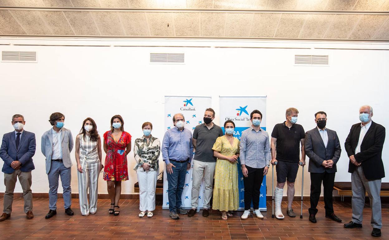 Foto de familia de intervinientes y patrocinadores.