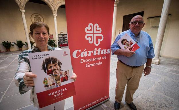 Luisa María Maeso y Alfonso Marín, durante la presentación del informe de Cáritas Granada de 2019.