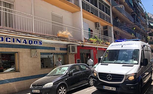 Denuncian al dueño de una tienda de Granada por estar trabajando teniendo coronavirus