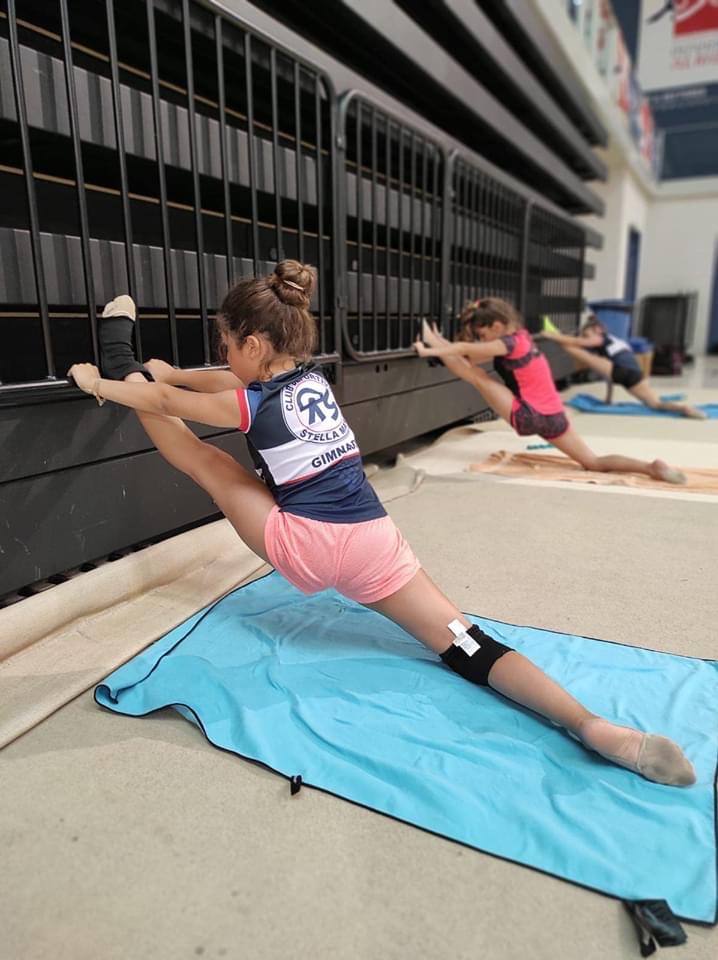Las 177 gimnastas de gimnasia rítmica, artística y acrobática dejan atrás 92 días de confinamiento con duras sesiones de trabajo en el Palacio de los Juegos Mediterráneos y en El Toyo