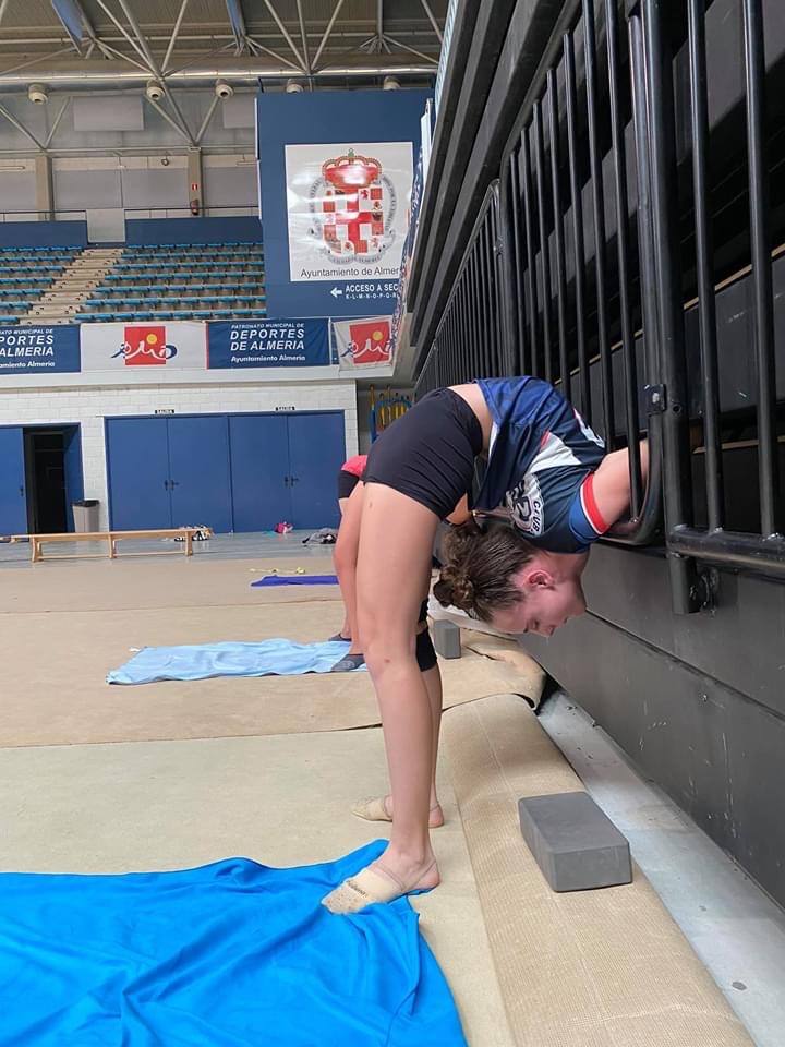Las 177 gimnastas de gimnasia rítmica, artística y acrobática dejan atrás 92 días de confinamiento con duras sesiones de trabajo en el Palacio de los Juegos Mediterráneos y en El Toyo